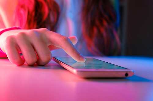 Time spent online by adults in the UK jumped by nearly an hour in 2024 says Ofcom | TechCrunch
